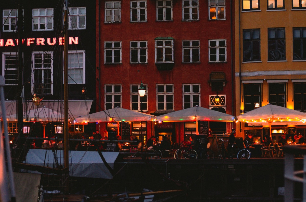 The coloured houses along Nyhavn lit up in the evening